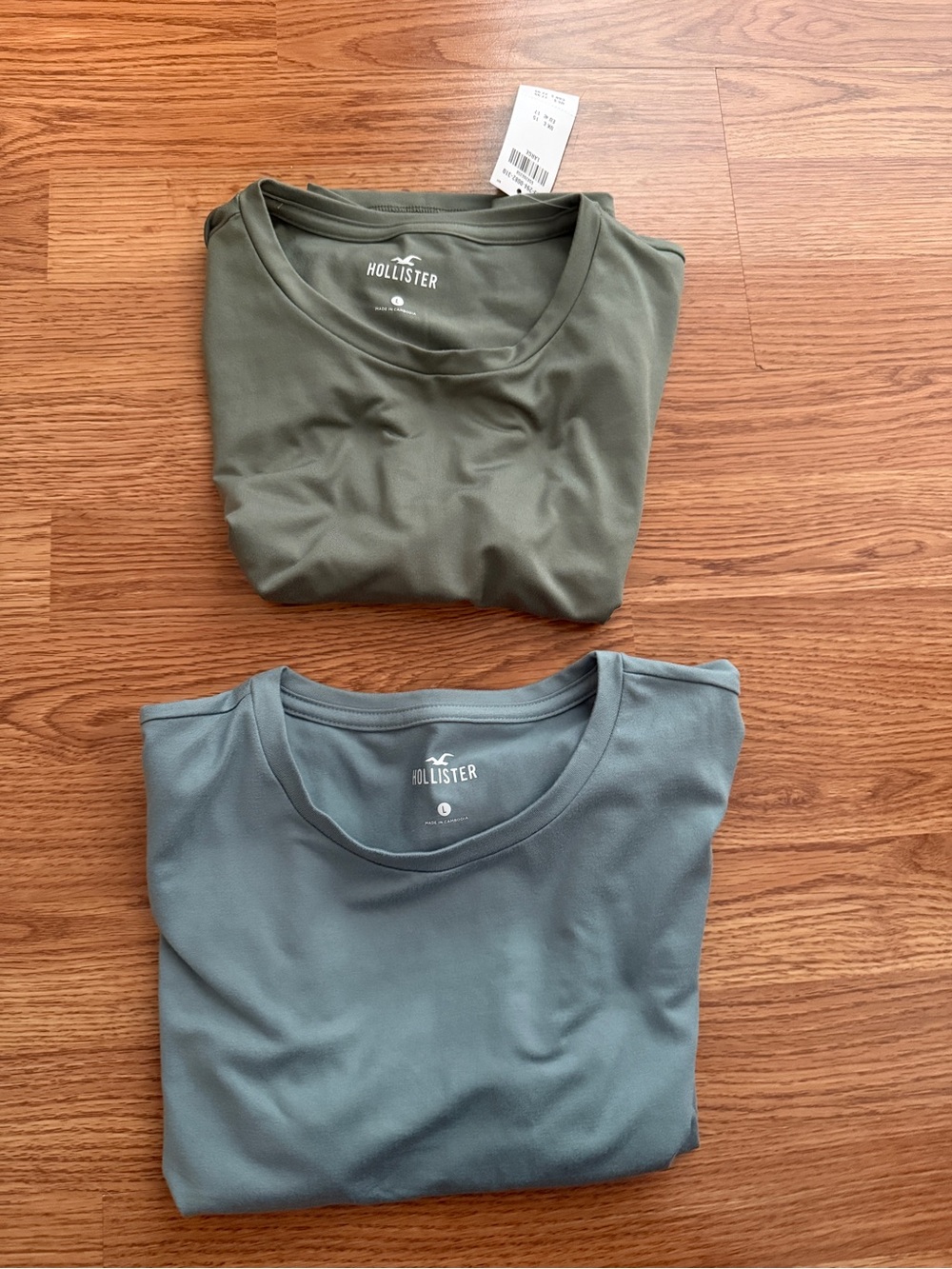 Hollister Women’s short sleeve lot size large (1 NEW w tag)